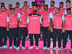 Abhishek Bachchan poses with Jaipur Pink Panthers players