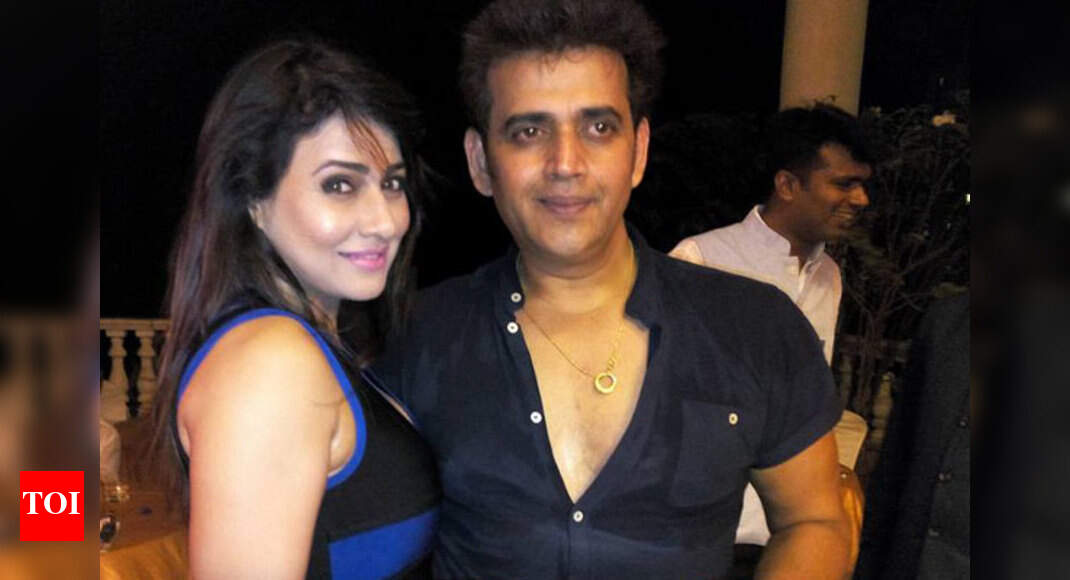Ravi Kishan celebrates birthday with Amar Singh | Bhojpuri Movie News ...