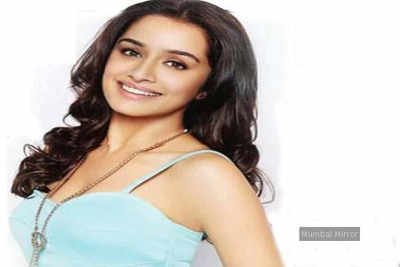 Shraddha and Siddhanth surprise daddy with 400 DVDs of his films