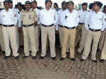 Ranbir Kapoor presented raincoats to Mumbai Traffic Police