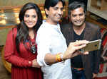Kumar Vishwas takes selfie with Richa Chadda