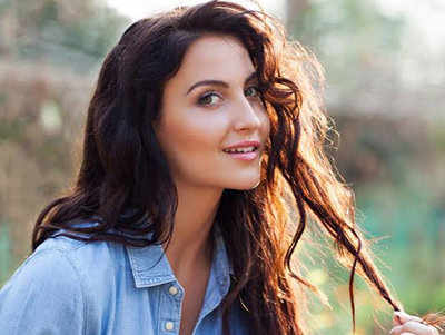 Elli Avram's Twitter chat with TOI is a huge hit!