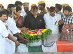 Vijayakanth pays his last respects