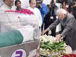 Vice President Mohd Hamid Ansari paying his respects