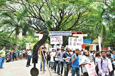 FTII students approach DU students to support their protest march in the capital