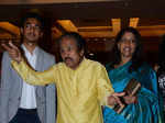 Kavita Krishnamurthy along with her husband