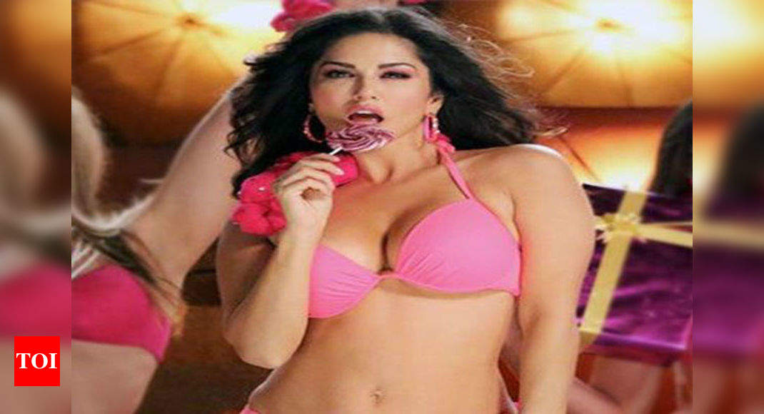 Tamil Sex Sanni Leyoni Vedio - Sunny Leone turns urban diva for Luv U Alia | Kannada Movie News - Times of  India