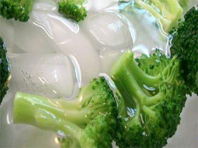 Step-by-step easy guide to blanch vegetables