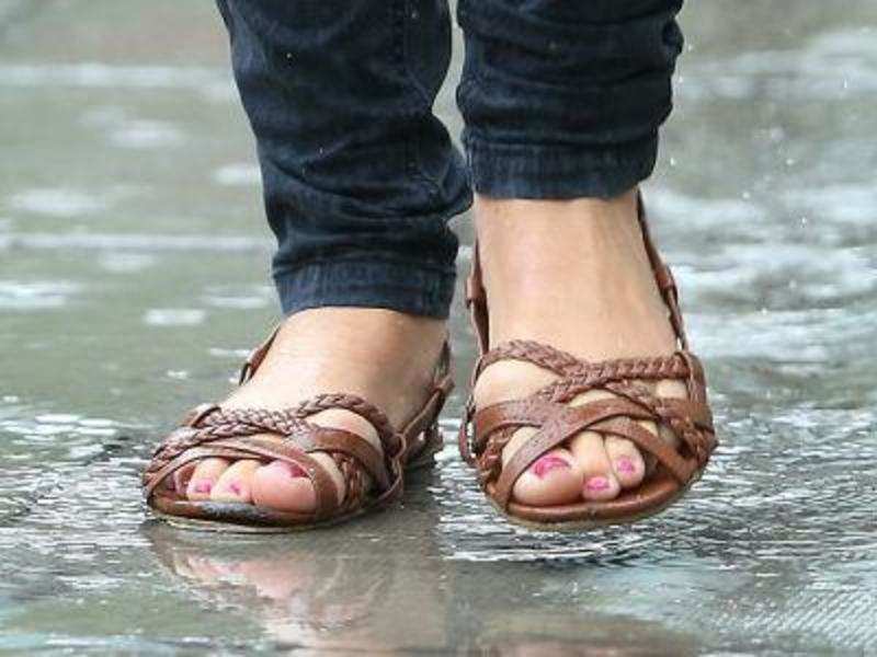 pick your monsoon footwear 