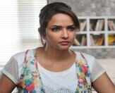 Actress suffers wardrobe malfunction 