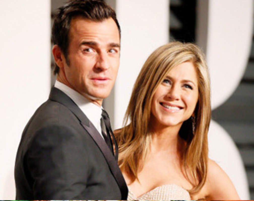 
Jennifer Aniston ties knot with Justin Theroux in a secret ceremony!
