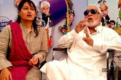Amitabh Bachchan announces the return of veteran actor Kader Khan