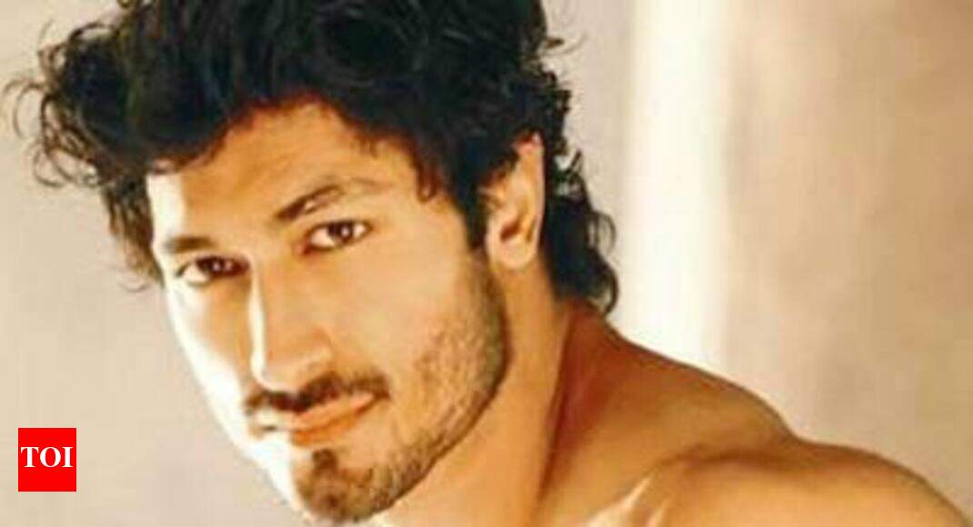 Super awesome hair style Vidyut Jammwal at Fashion | Vidyut jamwal, Hair  styles, Favorite celebrities
