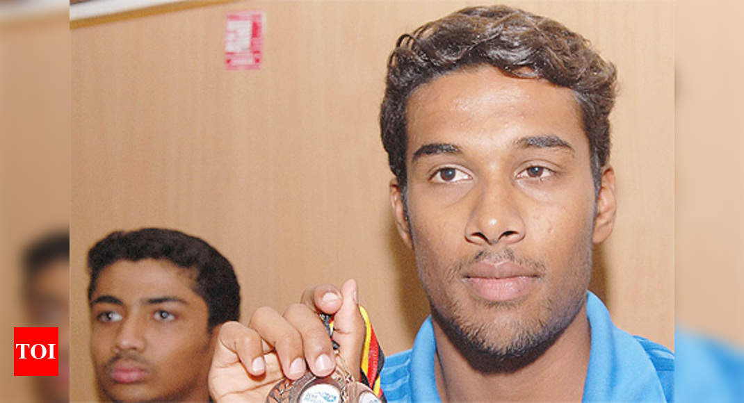 Paralympic swimmer Sharath Gayakwad owes it to Rahul Dravid | More ...