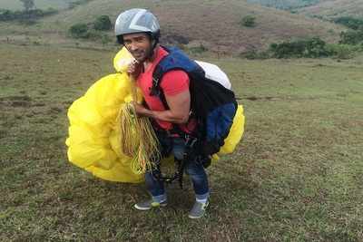 Acrophobic Karan learns paragliding for 'Mohi'