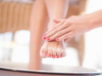 Pamper your feet with a sugar scrub this monsoon