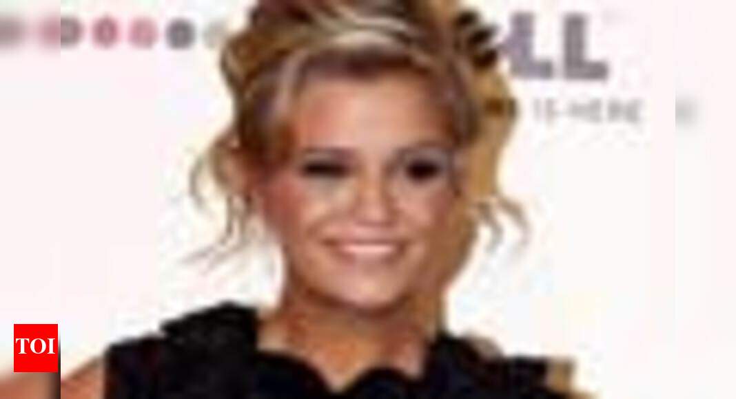 Kerry left furious over hubby's pics | English Movie News - Times of India