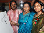 Paramesh Paul, Asha Bhosle and Lipi Paul during the painting exhibition