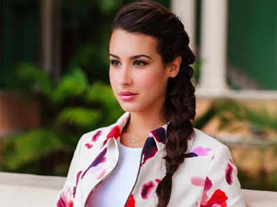 Glamorous hairstyles for a date