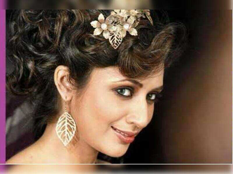 Divyanka Tripathi: Thankfully I got a fracture after my break-up - Times of India Divyanka Tripathi: Thankfully I got a fracture after my break-up - Times of India