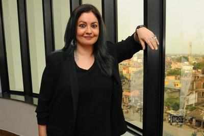 Pooja Bhatt: Alia Bhatt fools everyone by acting dumb