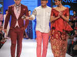 Model walk the ramp for Narendra Kumar