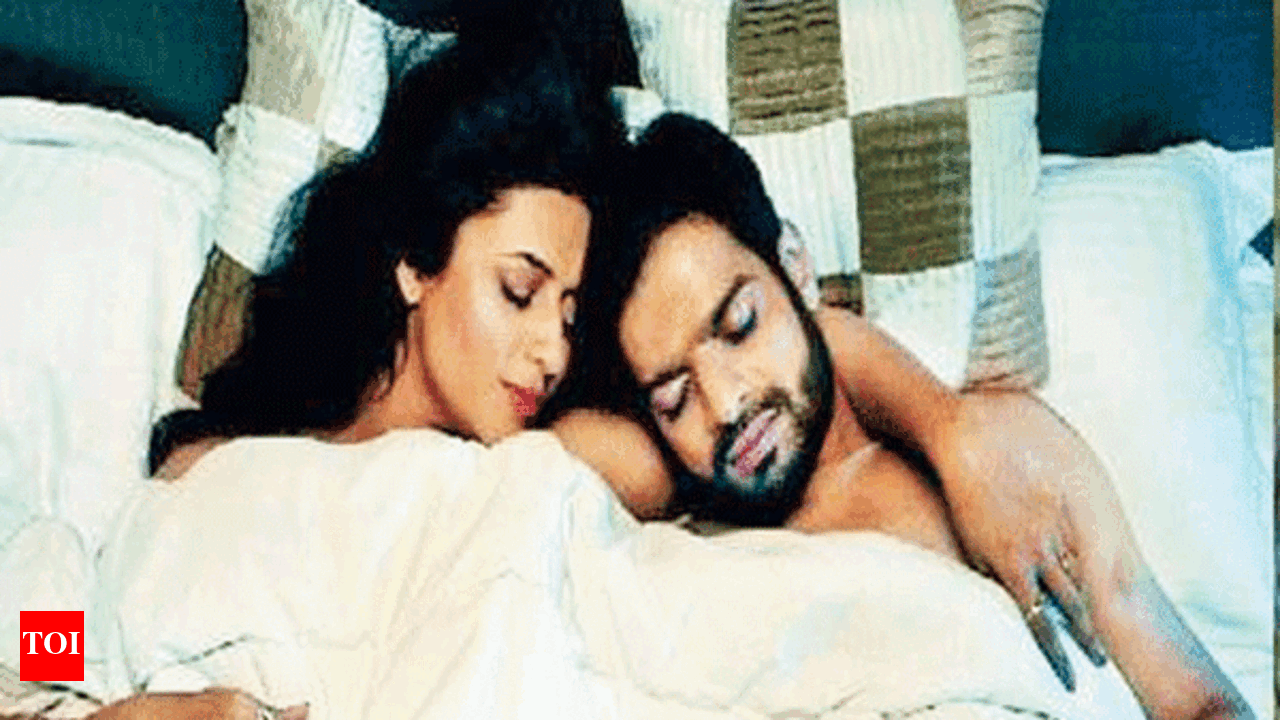 Frothy intimacy rules telly soaps - Times of India