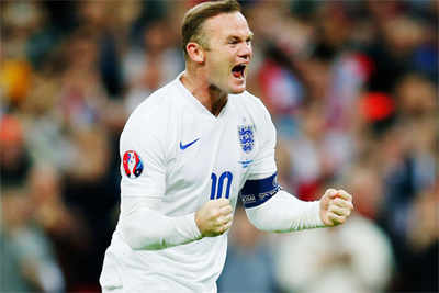 Rooney scores 50th goal to become England's top scorer