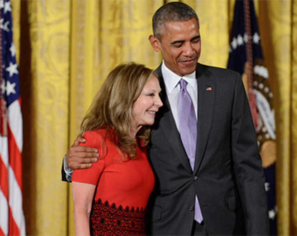 
Obama honors arts luminaries at White House
