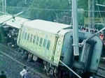 Duronto Express derails in Karnataka