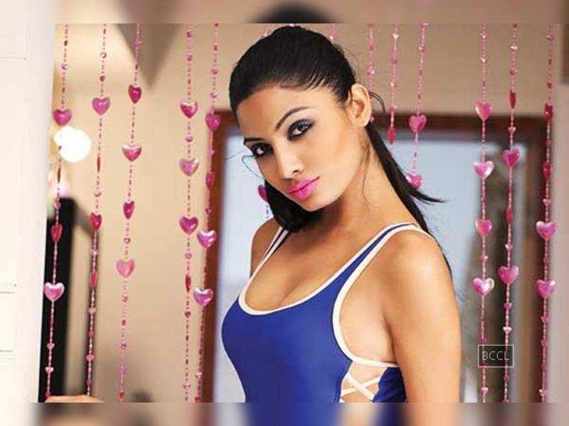 Avani Modi goes from bold to conventional in 'Calendar Girls'
