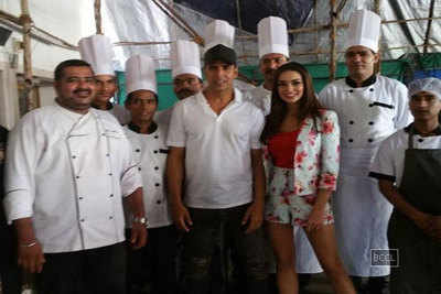 Akshay Kumar turns chef again