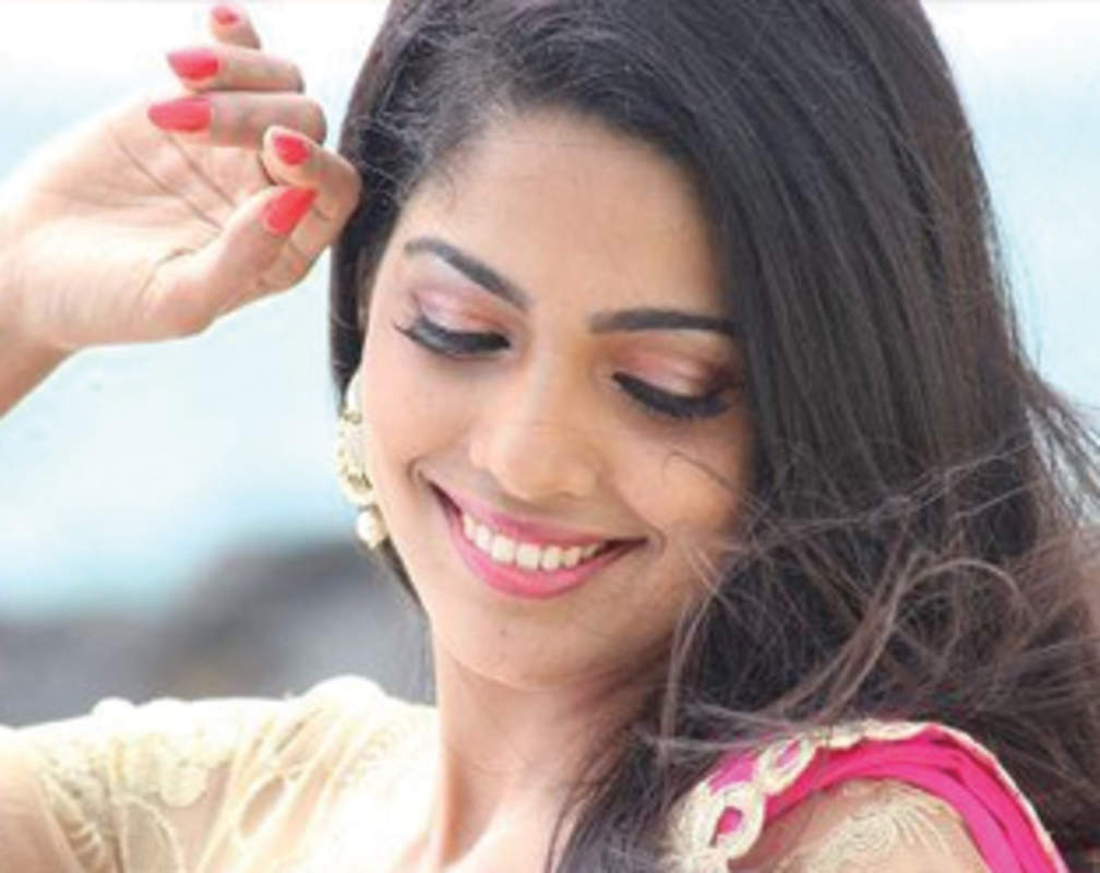 
Pooja Sawant excited for love story in ‘Dagadi Chawl'
