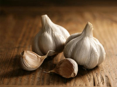 Kitchen hacks: 5 easy ways to peel garlic