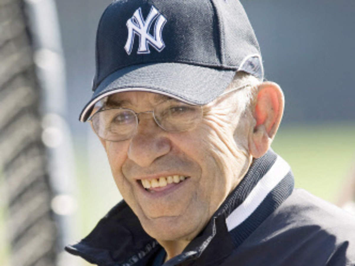 Yankees Hall of Fame catcher Yogi Berra dies at 90