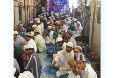 Vishal Dadlani posts picture of Muslims praying at a Ganesh Pandal