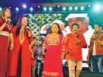 Shruti Pathak, Sadhana, Deepa and Udit Narayan perform