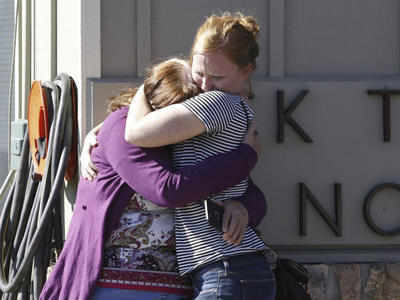 Gunman kills 10 in Oregon college: 10 latest updates