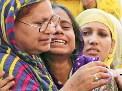 Dadri lynching: Victim's family meets UP chief minister Akhilesh Yadav