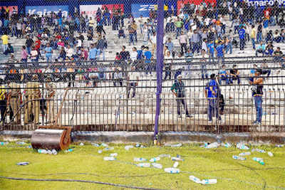 Angry fans hurl bottles in Cuttack as South Africa outplay India to win Twenty20 series