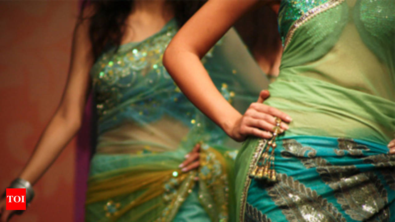 3 innovative ways to wear your regular saree - Times of India