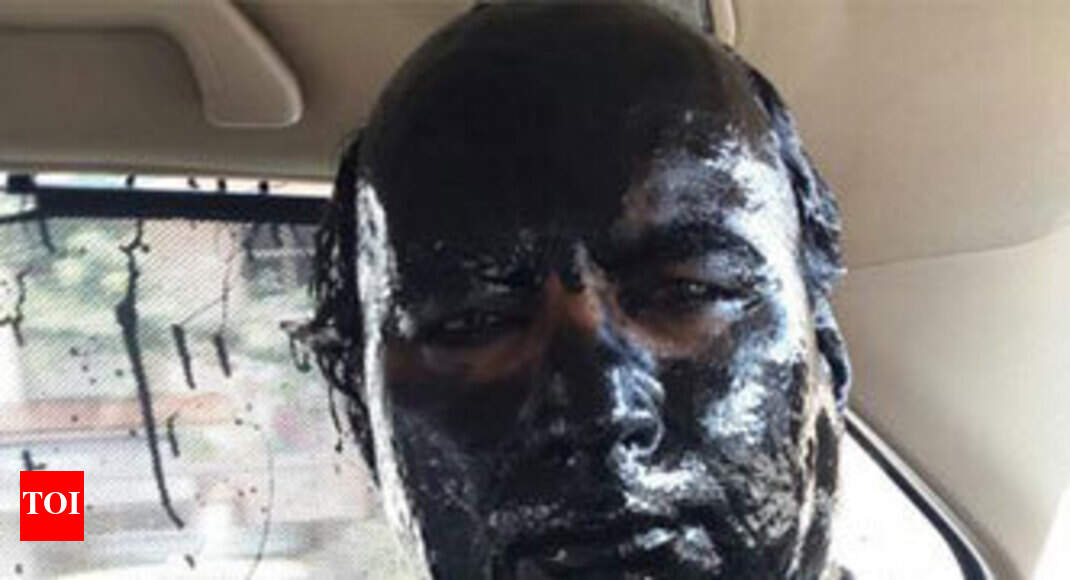 Khurshid Kasuri's book launch: Black paint smeared on 