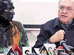 Alleged Shiv Sainiks smear ink on Kasuri book-launch organiser