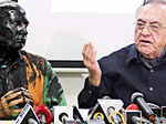 Alleged Shiv Sainiks smear ink on Kasuri book-launch organiser