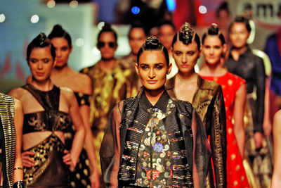 A grand end to a fashion spectacle day 5 of Delhi’s fashion week