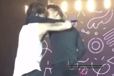 Liam Payne, Louis Tomlinson accidentally kiss onstage