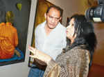 Azhar turns up for an arty affair