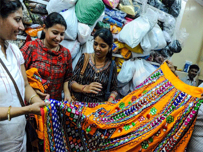 Raipur youngsters ditch renting garba outfits this year, opt for DIY look  instead | Events Movie News - Times of India