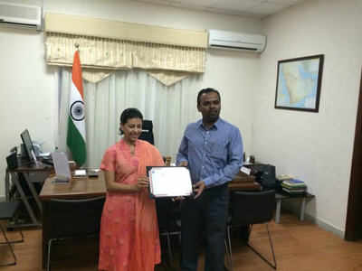 Saudi woman honoured by Indian consulate for promoting Yoga