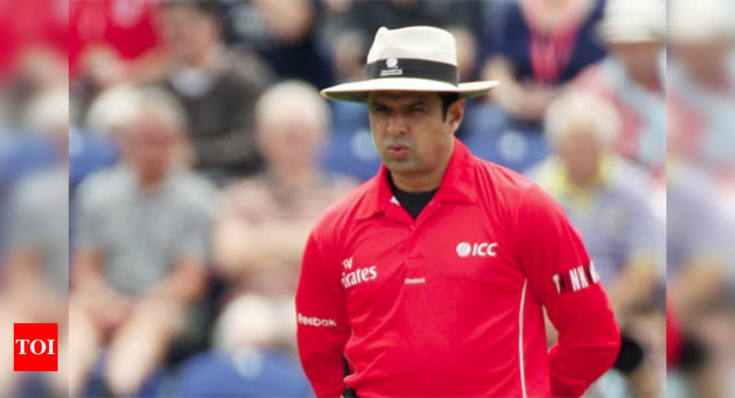 WATCH] Pakistan team presents a signed jersey to umpire Aleem Dar